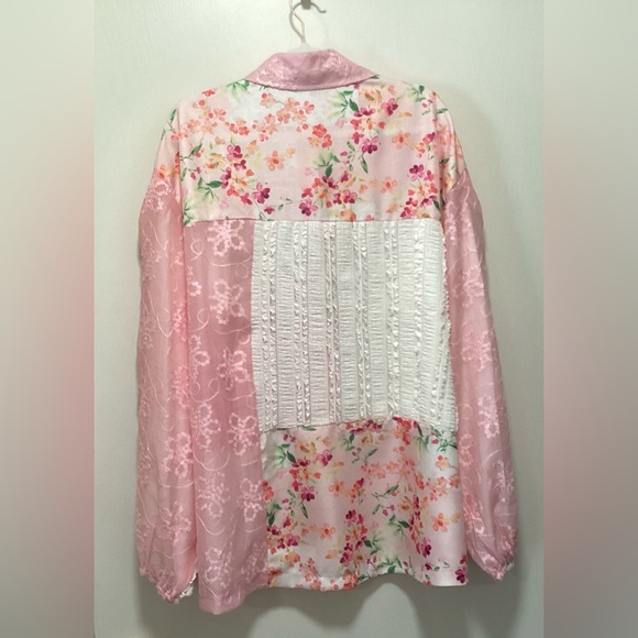 POL Mixed Fabric Floral Pink & White Button-Up Shirt - Picture 4 of 4